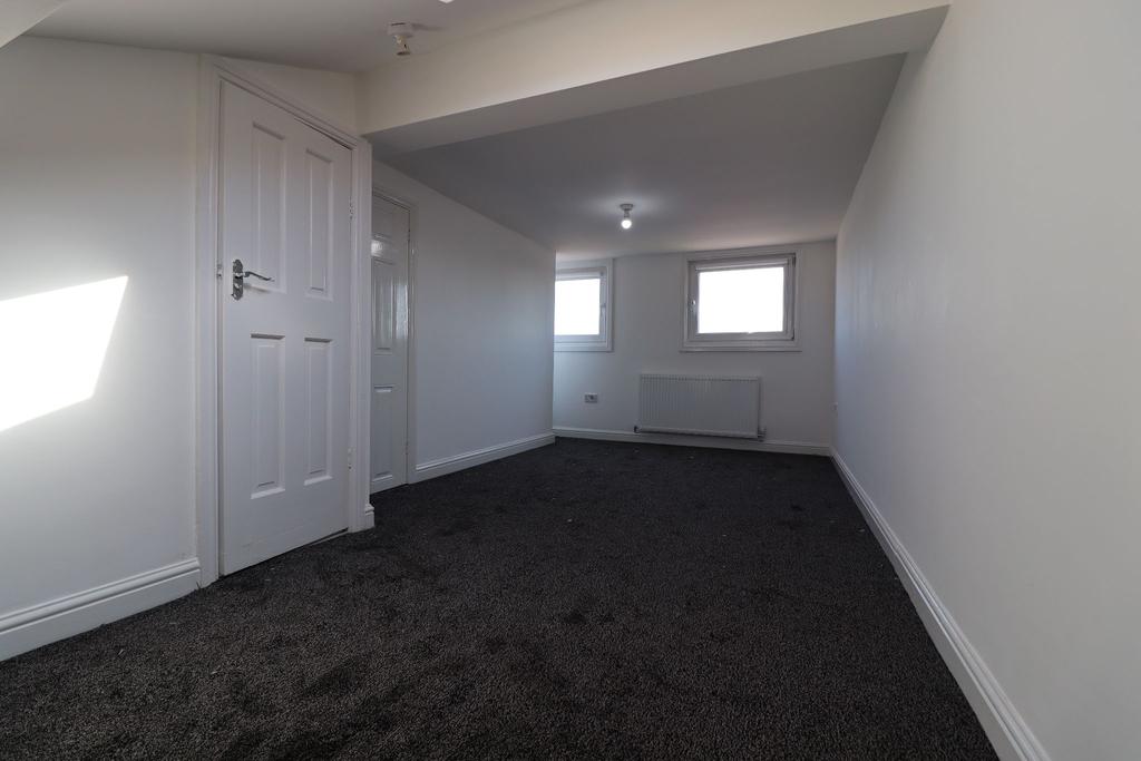 Johnston Street, Blackburn, BB2 2 bed £525 pcm (£121 pw)
