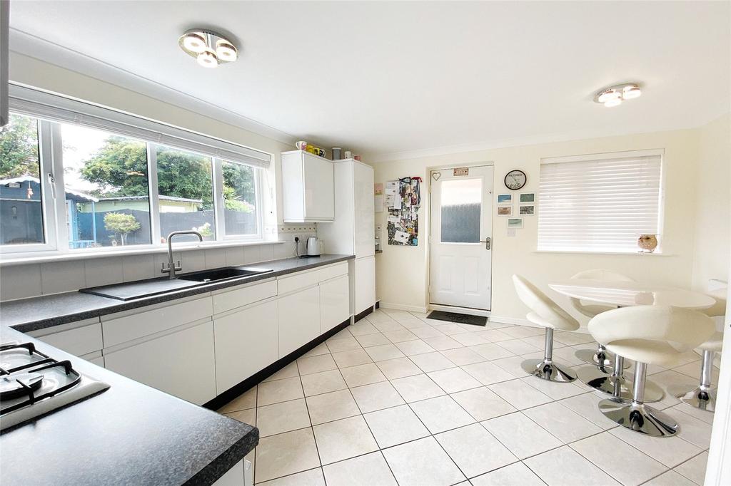 Close, Littlehampton, West Sussex 4 bed detached house £495,000