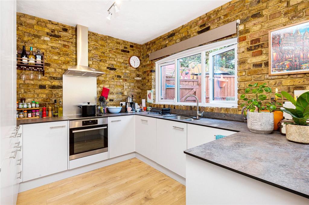 Crowborough Road, London, SW17 1 bed flat £1,850 pcm (£427 pw)