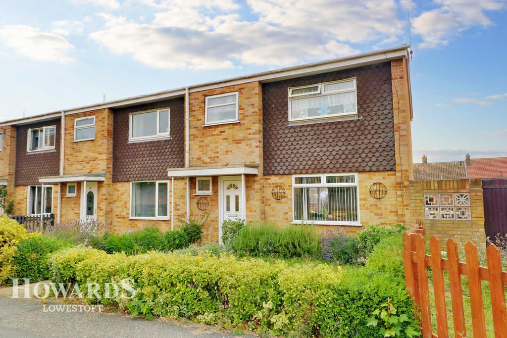 Bramble Green, Lowestoft 3 bed semidetached house £200,000