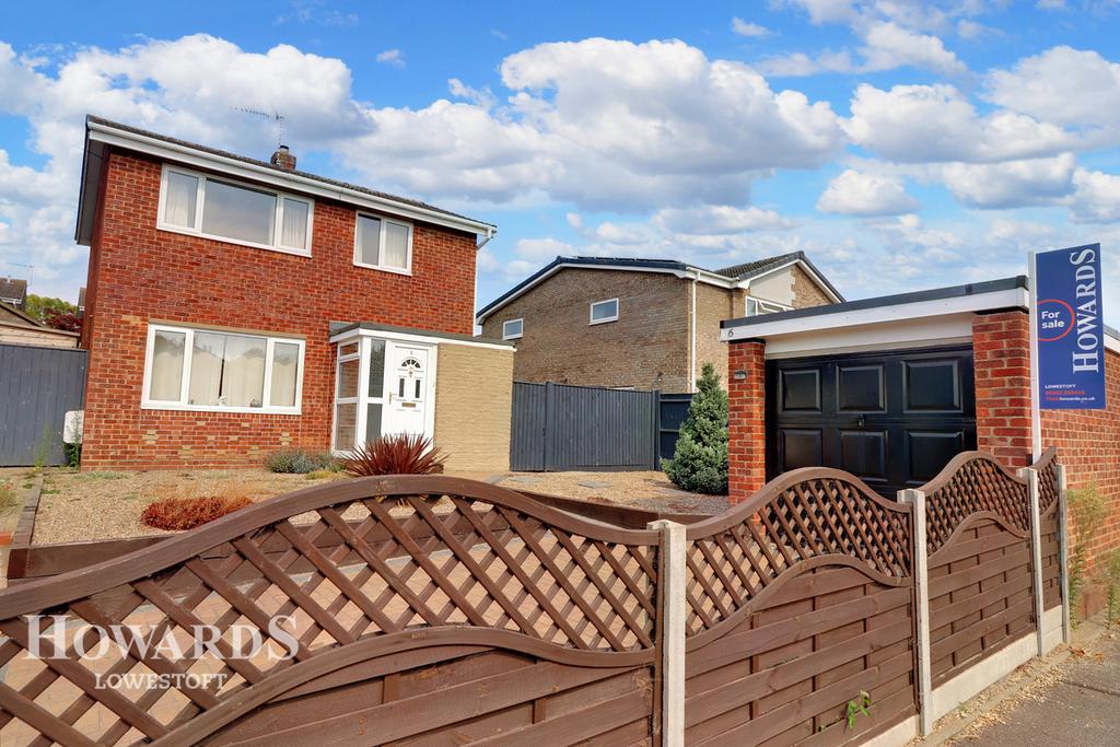 Chiltern Crescent, Lowestoft 3 bed detached house £250,000