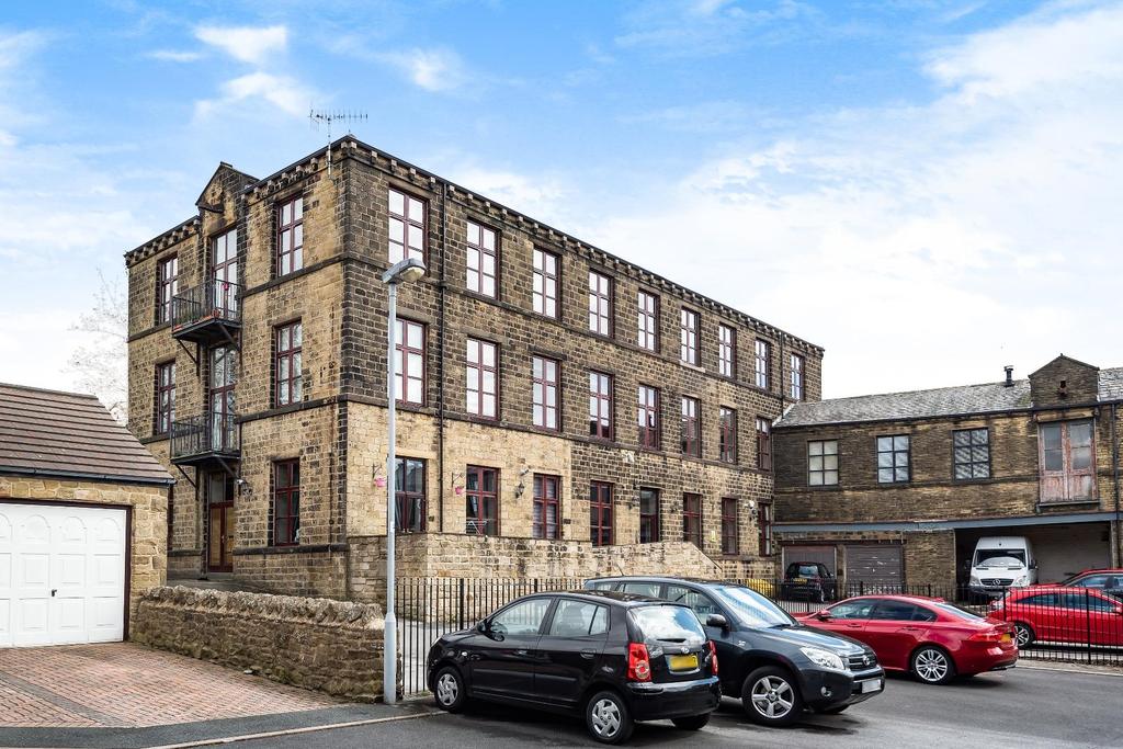 Shuttle Fold, Haworth, Keighley, West... 3 bed flat - £170,000