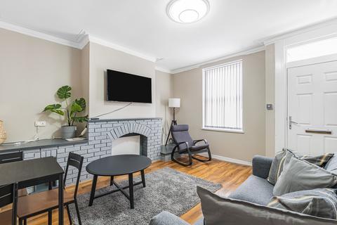 7 Trentham Row, Leeds, LS11 6HU
