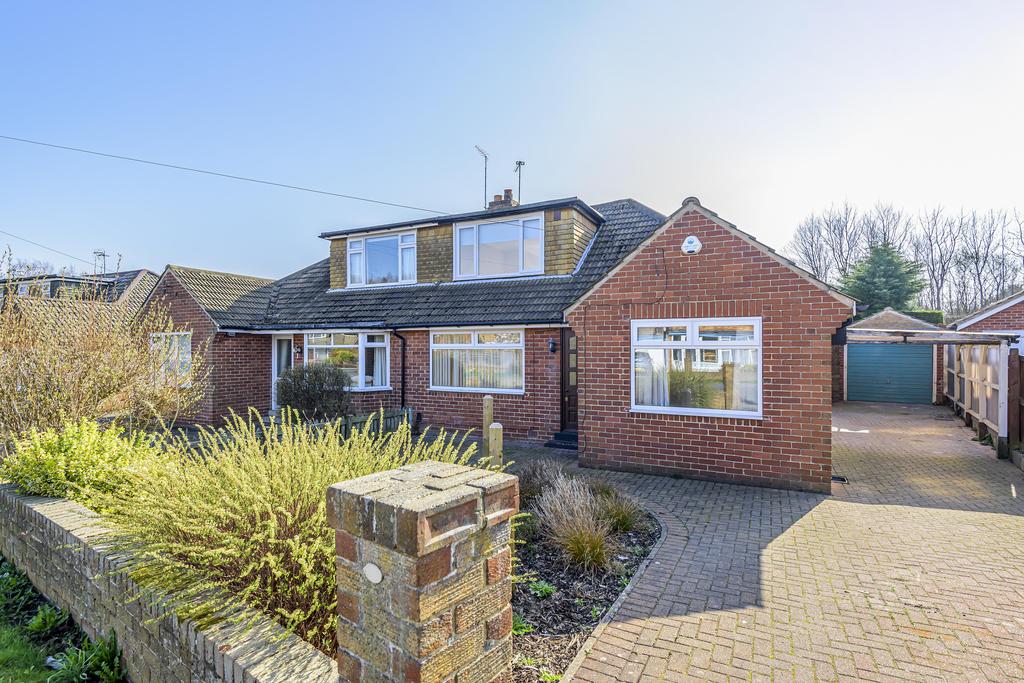 Plompton Drive, Harrogate, North Yorkshire, UK, HG2 2 bed bungalow £