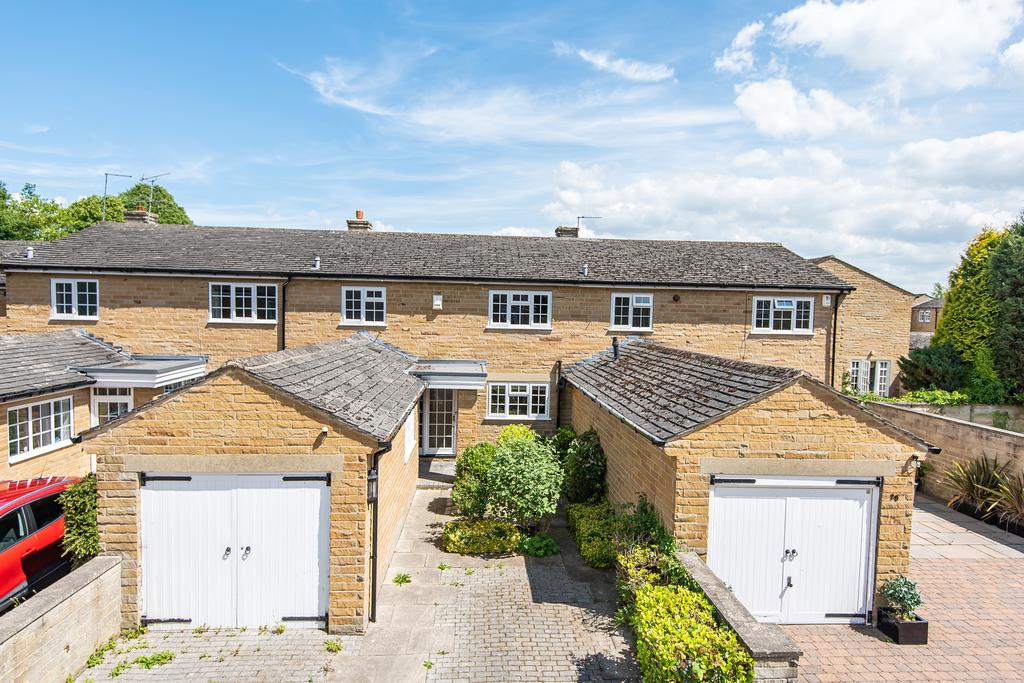 Harewood Mews, Harewood, Leeds, West Yorkshire, UK, LS17 3 bed house for sale £475,000