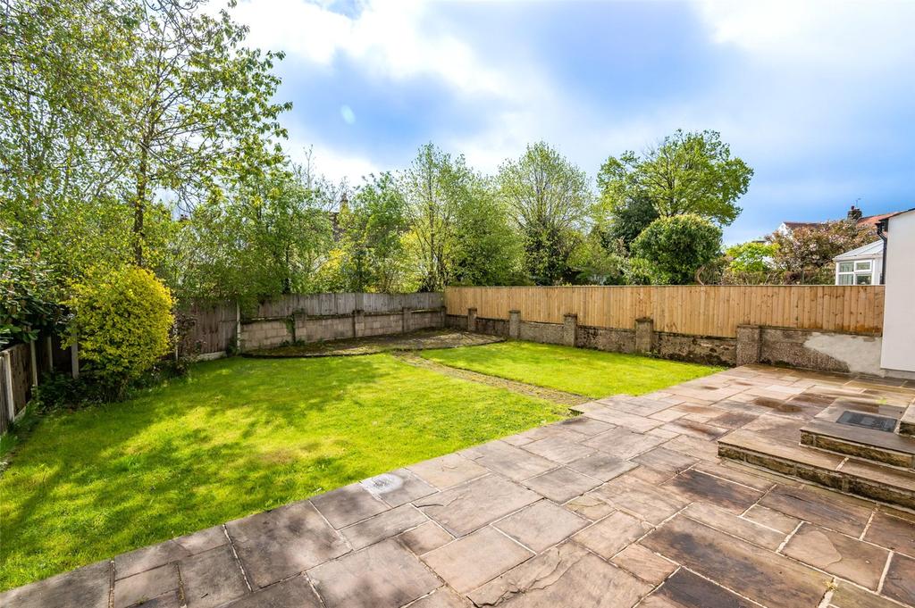 Thorpe Drive, Guiseley, Leeds, West Yorkshire, LS20 2 bed semidetached