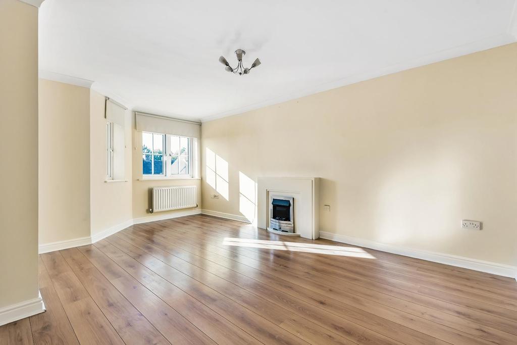 Britannia Mews, Pudsey, West Yorkshire, LS28 2 bed flat £120,000