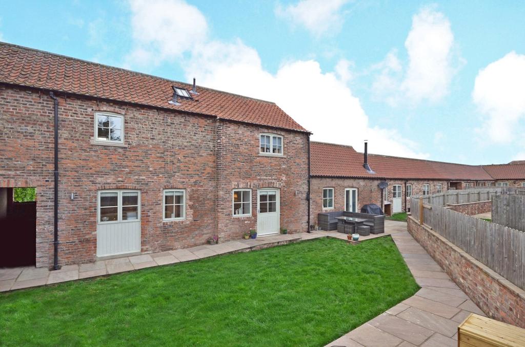 The Stables, Thorpe Hall Farm, Thorpe Willoughby, Selby, YO8 4 bed