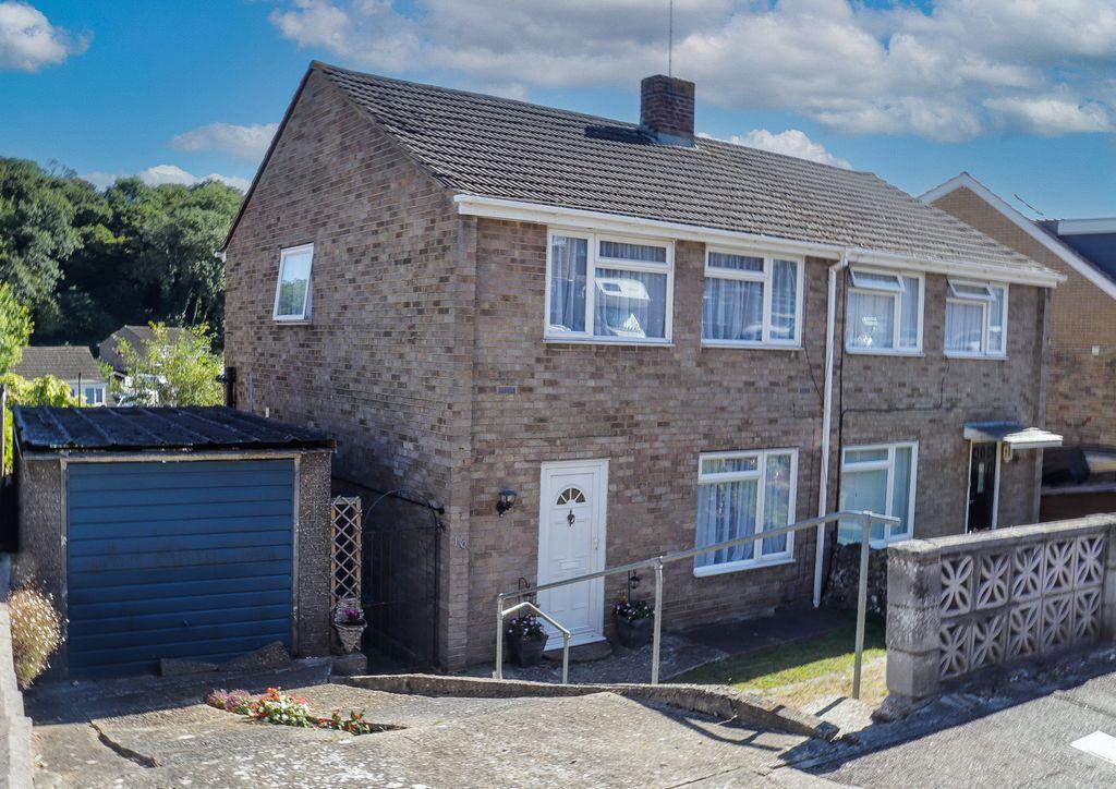 Close, Strood, Rochester... 3 bed semidetached house £290,000