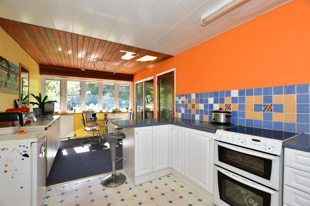 Rolfe Lane, New Romney, Kent 4 bed detached house £700,000