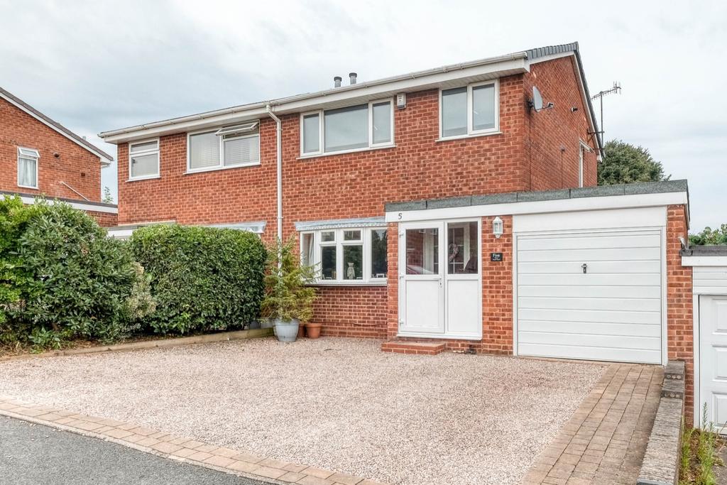 Byland Close, Bromsgrove, B61 7PL 3 bed semidetached house £300,000