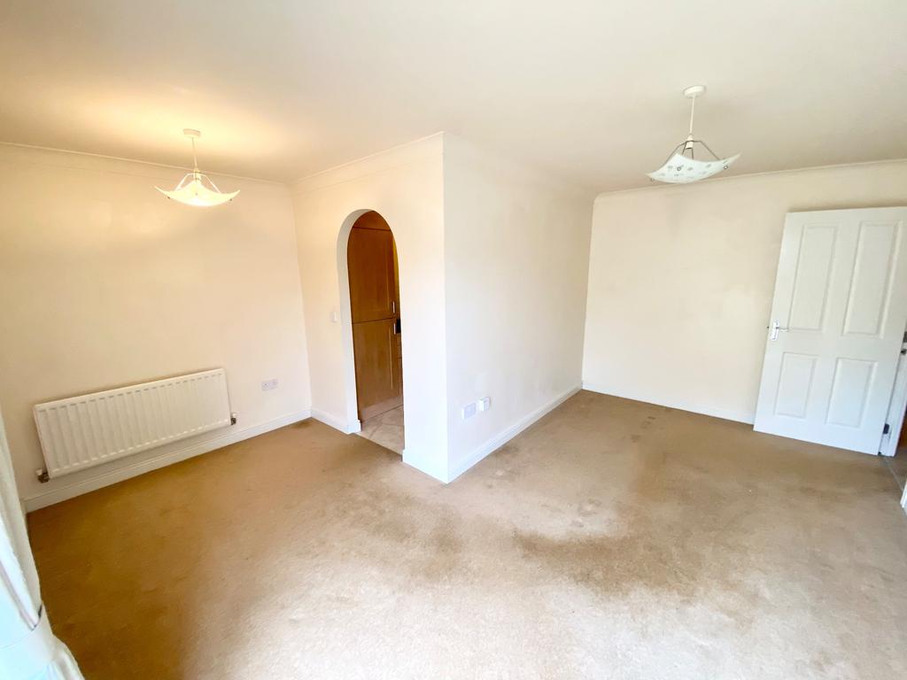 Longfellow Court, Mytholmroyd, HX7 5LG 2 bed apartment £105,000