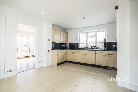 3 bedroom flat to rent, Loftus Road, Shepherds Bush, London, W12