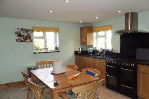 3 bedroom semi-detached house to rent, Broadway Road, Childswickham WR12