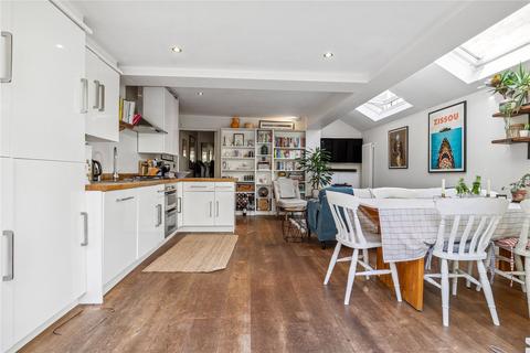 2 bedroom apartment to rent, Elspeth Road, SW11