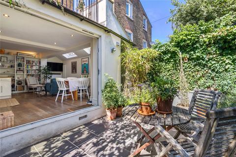 2 bedroom apartment to rent, Elspeth Road, SW11