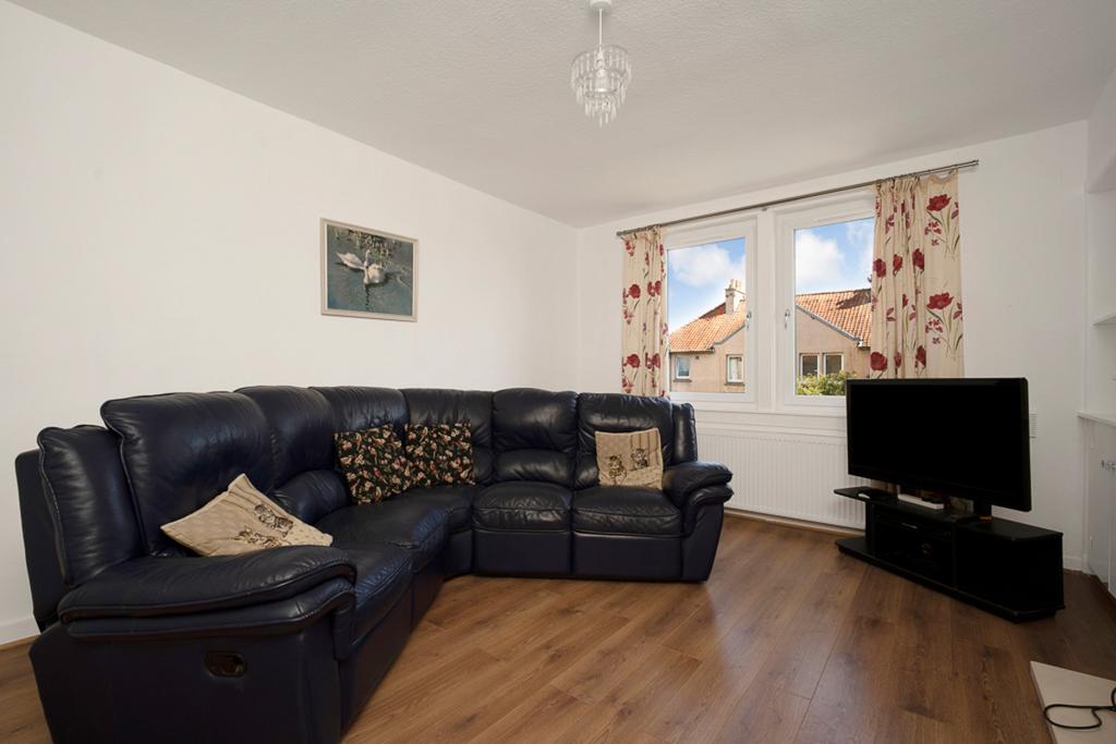 Macindoe Crescent, Kirkcaldy, KY1 2 bed flat £74,950