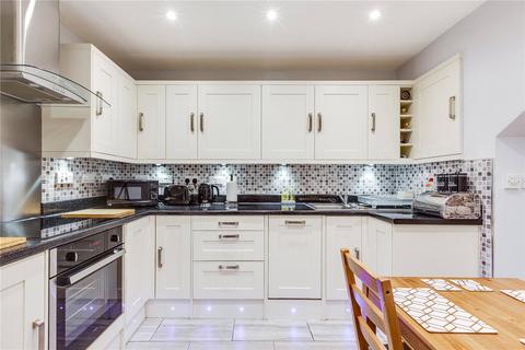 2 bedroom flat to rent, Oaklands Grove, London