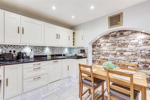 2 bedroom flat to rent, Oaklands Grove, London