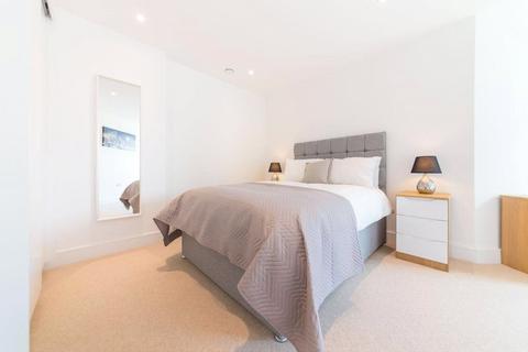 3 bedroom flat to rent - Western Gateway, London