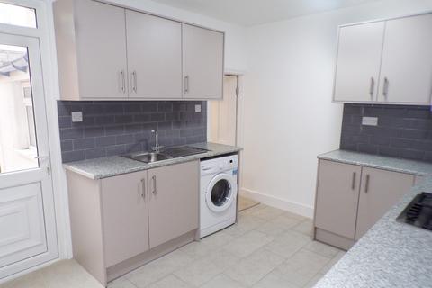 2 bedroom terraced house to rent - Plaistow, London, E13