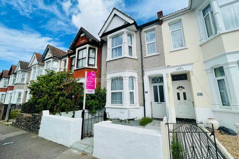 3 bedroom terraced house to rent, The Grove, Southend On Sea