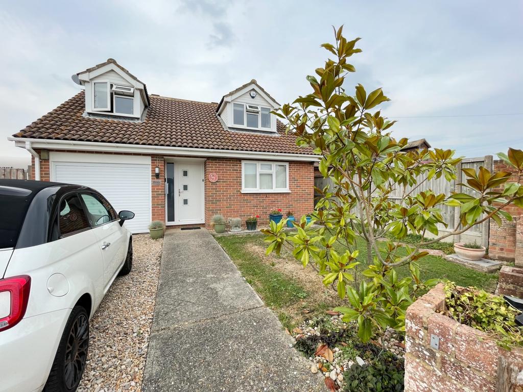 St Mary's Grove, Whitstable 3 bed detached house £1,500 pcm (£346 pw)