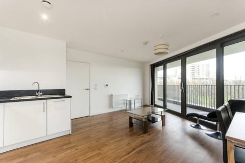 2 bedroom flat to rent - Kingfisher Heights, Royal Docks, London, E16