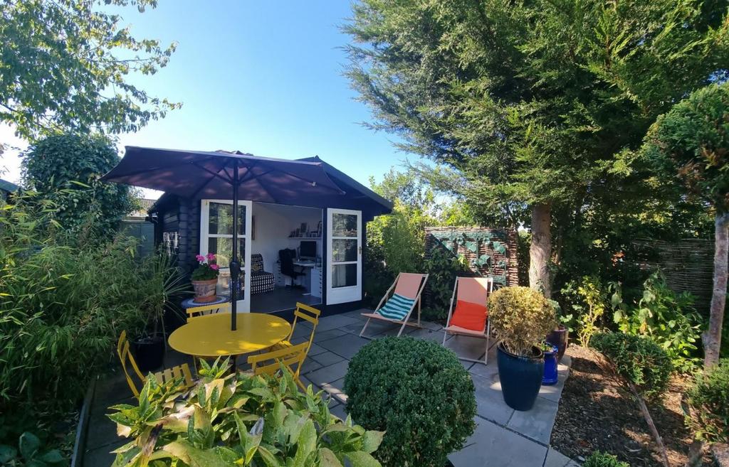 Summer house/house office