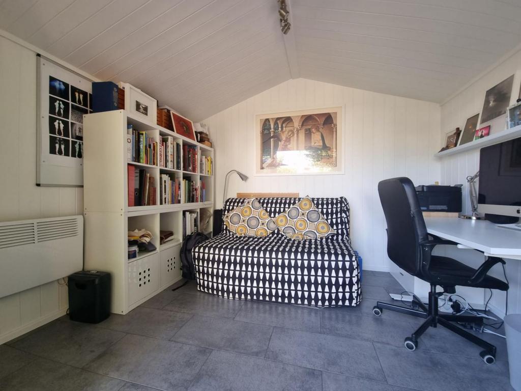 Summer house/house office