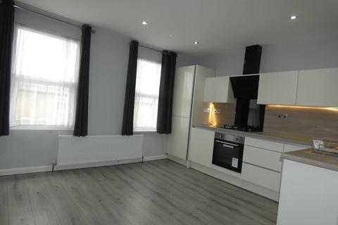 2 bedroom flat to rent, Angel Lane, Hayes