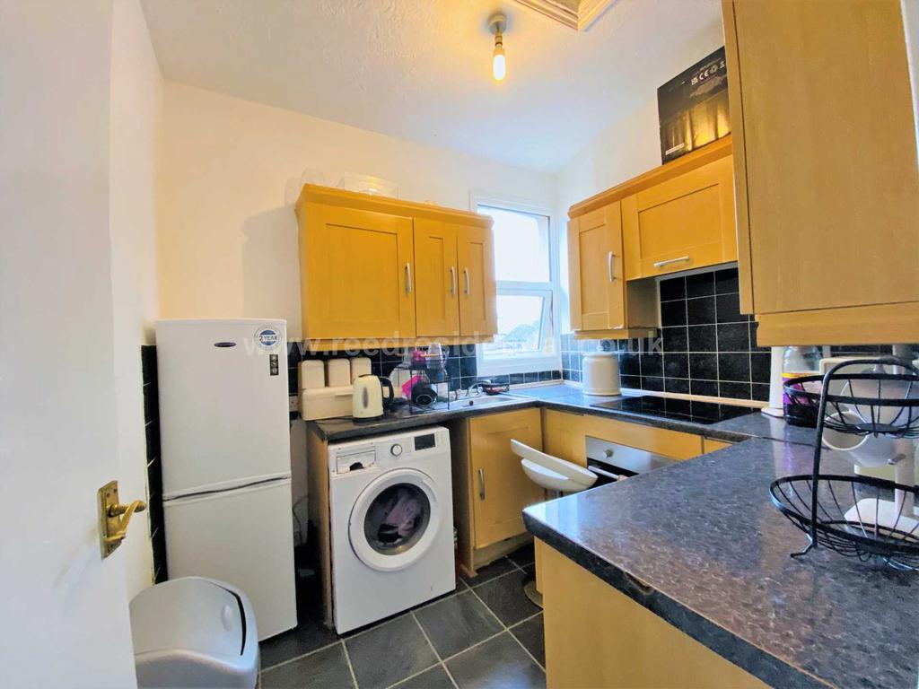 Burdett Avenue, Westcliff On Sea 3 bed flat for sale £270,000