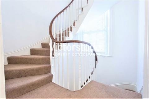 2 bedroom maisonette to rent, Camden Road, Camden, London, NW1