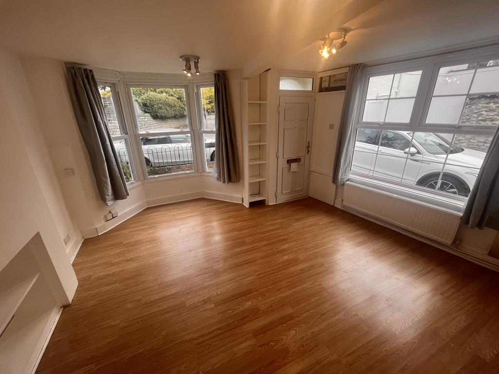 Chapel Lane, Littlemore, Oxford 2 bed semidetached house £1,300 pcm