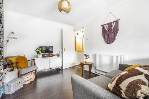 2 bedroom flat to rent - Queensmere Road Southfields SW19