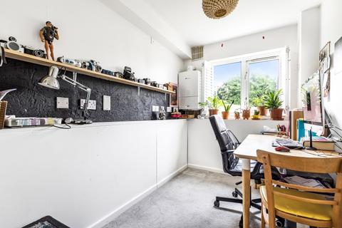 2 bedroom flat to rent - Queensmere Road Southfields SW19