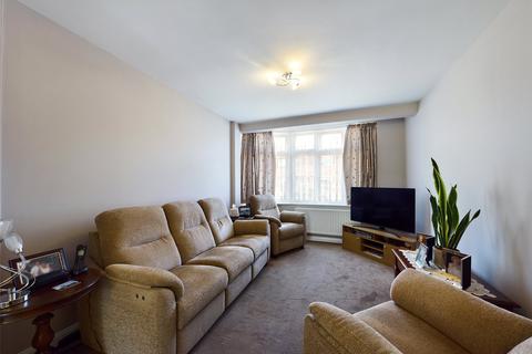 18 Cassiobury Avenue, Feltham, TW14 9JF