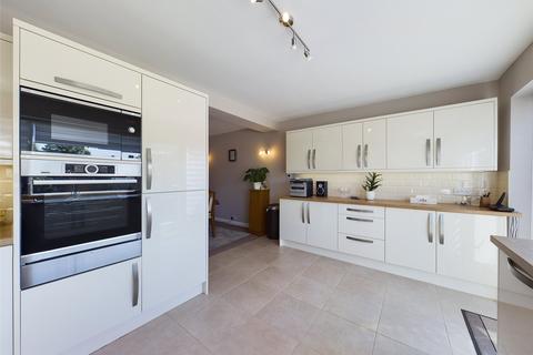 18 Cassiobury Avenue, Feltham, TW14 9JF