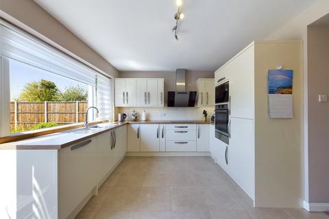 18 Cassiobury Avenue, Feltham, TW14 9JF