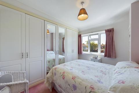 18 Cassiobury Avenue, Feltham, TW14 9JF