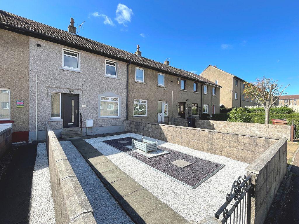 15 Aboyne Avenue, Dundee, DD4 7TA 2 bed property £750 pcm (£173 pw)