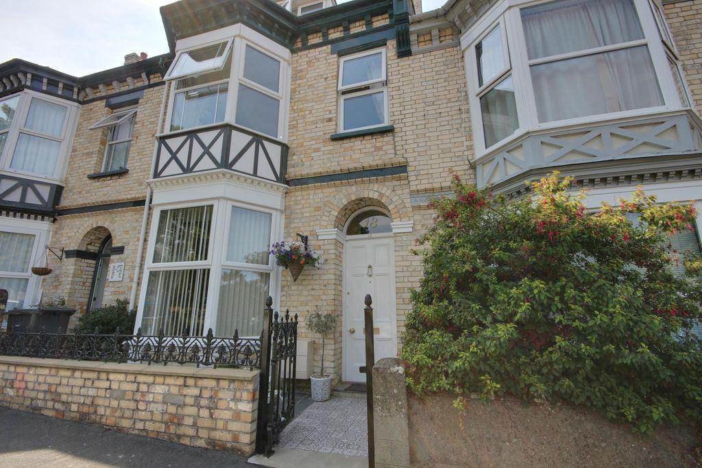 Hills View, Barnstaple EX32 8BN 4 bed terraced house £330,000