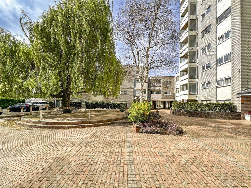 Bloomsbury Close, London, W5 3 bed apartment £2,000 pcm (£462 pw)
