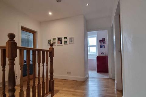 11 Avenue Square, Stewarton, Kilmarnock, KA3 5AB