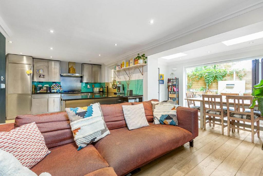 Wimbledon Park Road, Southfields 2 bed flat £700,000