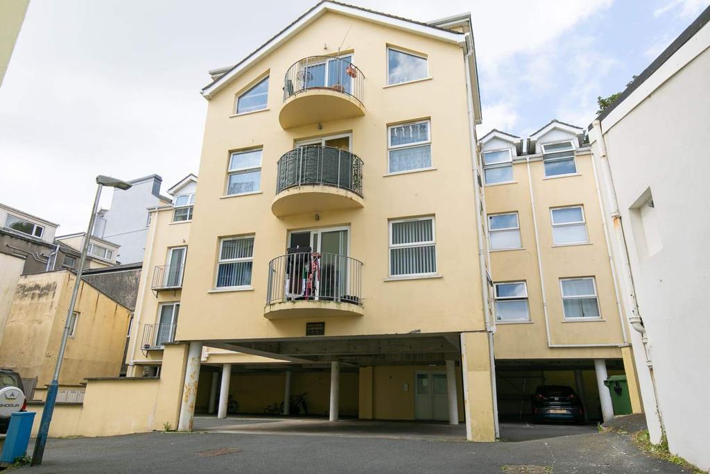 7 Villa Court Apartments, Castlemona Ave, Douglas, IM2 4EA 2 bed