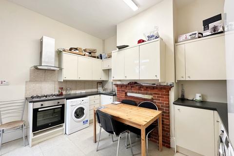 1 bedroom in a house share to rent, Kings Road, Fleet