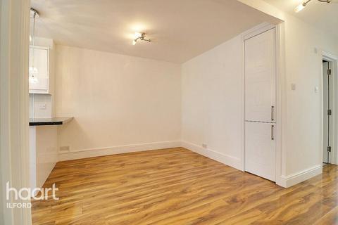 2 bedroom flat to rent, Richmond Road, Ilford