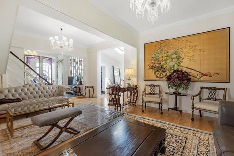 3 Grove Place, London, W3 6AS