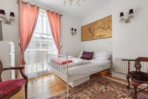 3 Grove Place, London, W3 6AS